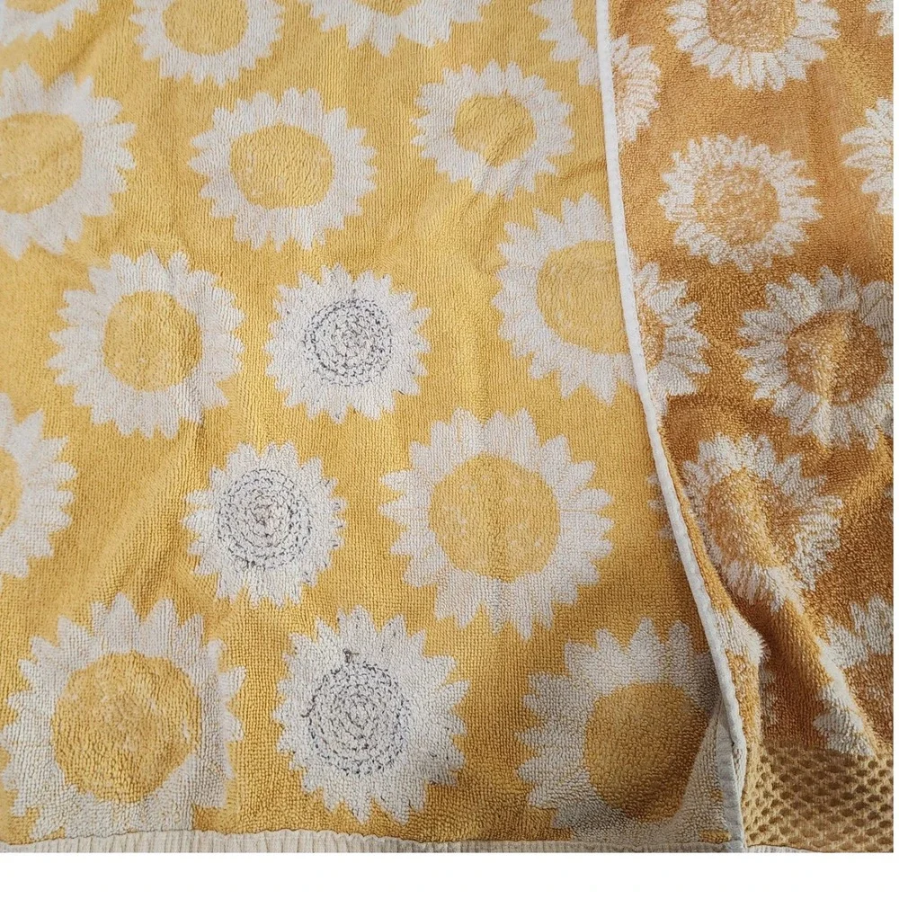 Sunflower Hand Towel Set of 2 Yellow White Floral Cotton Terry Bathroom Decor